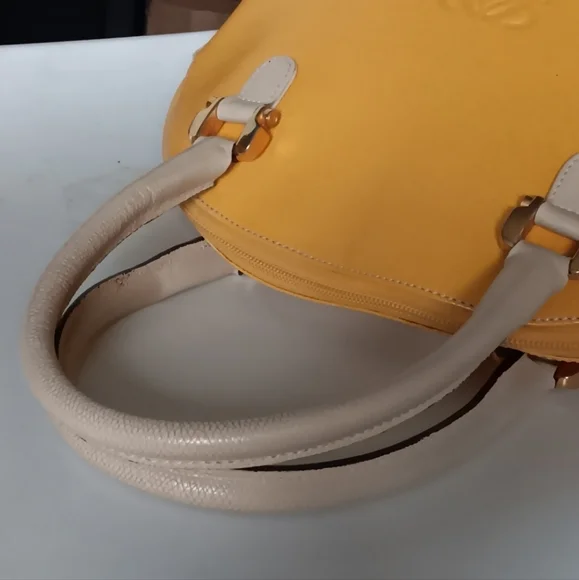 LOEWE ✨️EUC Amazona Dome Satchel – Grained Leather in Mustard & Taupe - Picture 7 of 11